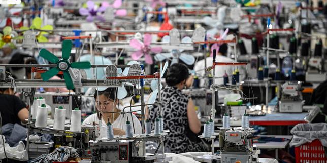 Tensioni commerciali tra Francia e Cina: abbigliamento low‑cost, auto elettriche e terre rare in conflitto