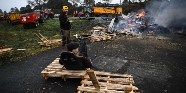 Proteste agricole in Francia: blocchi autostradali persistono solo nel Sud‑Ovest