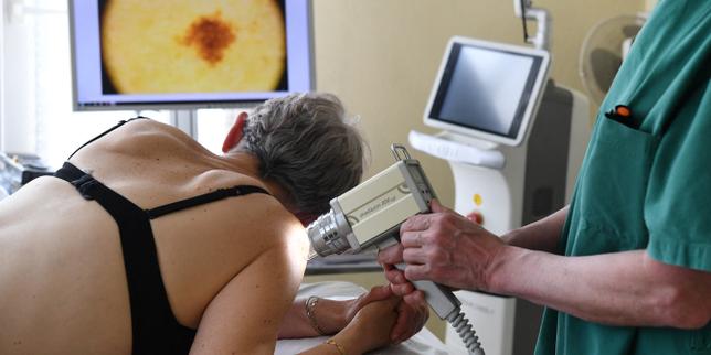 Carenza di dermatologi in Francia: 19 % in meno in dieci anni e impatto sulla chirurgia estetica