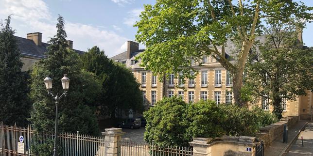 Palais Saint‑Melaine venduto: il governo francese liquida monumenti storici