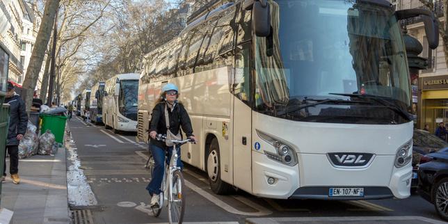 Parigi limita gli autobus turistici per migliorare la mobilità urbana