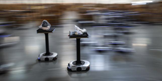 Automazione industriale: benefici per i lavoratori e minaccia all'occupazione a lungo termine