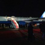 Air Force One torna a base: il presidente degli USA rimane in programma per il Forum economico mondiale