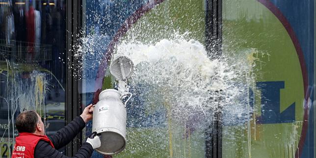 Caldo mercato lattiero-caseario: il calo del latte innesca tensioni tra produttori e negoziazioni in vista del Salon de l'agriculture