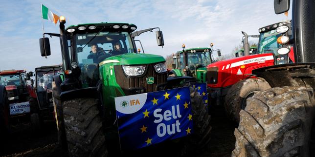Agricoltori irlandesi protestano a Athlone contro l’accordo UE‑Mercosur
