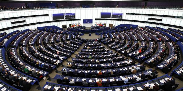 Accordo commerciale US‑UE sospeso a Davos: il Parlamento europeo blocca la ratifica