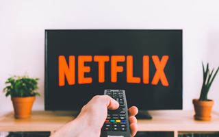 Netflix alza l’offerta per Warner Bros Discovery a 27,75 USD per azione in contanti