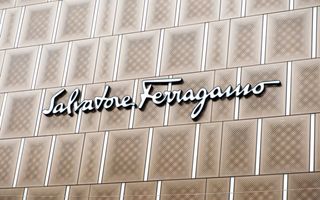 Salvatore Ferragamo: azioni in calo in attesa dei ricavi preliminari 2025