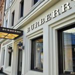 Burberry supera le previsioni: crescita del 3 % delle vendite a parità di perimetro nel terzo trimestre 2023