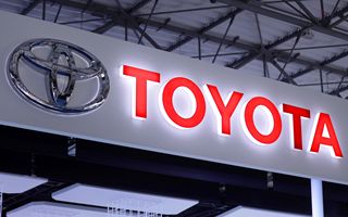 Denso alza l'offerta di acquisto per Toyota Industries a 18.800 yen per azione