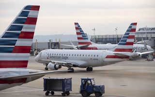 American Airlines: fatturato record di 14 miliardi di dollari nel 4Q2025, con 325 milioni di perdita per shutdown