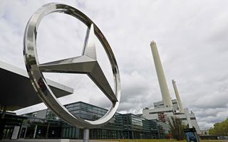 Mercedes-Benz consegna 2,16 milioni di veicoli nel 2025: calo del 9,2 % ma crescita del segmento elettrico
