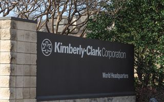 Kimberly‑Clark: fatturato in calo dello 0,6 % ma utili per azione in crescita nel Q4 2025