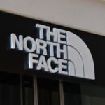 VF Corp supera le previsioni: ricavi Q3 2025 a 2,88 miliardi grazie a North Face e Timberland