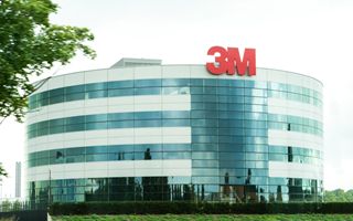 3M supera le previsioni: utile per azione di 1,83 $ e prospettive di crescita per il 2026
