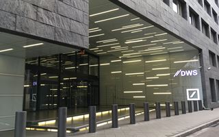 DWS alza gli obiettivi a medio termine e annuncia dividendo straordinario per il 2027