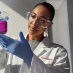 Johnson & Johnson: 9,1 % di crescita delle vendite e 24,6 miliardi di dollari di fatturato nel Q4 2025