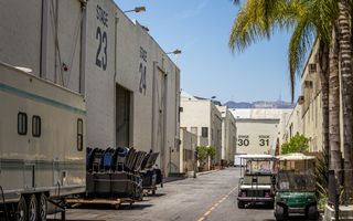 Warner Bros respinge l’offerta di Paramount: LBO da 30 miliardi di euro, la più grande di sempre