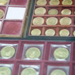 Rue Vivienne: la domanda di oro e argento non cala, i clienti affollano i negozi