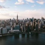 Saks Global entra in Chapter 11: il colpo al retail di lusso americano