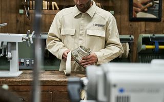 Golden Goose: finanziamento del debito guidato da Goldman Sachs, JPMorgan e UBS per l’acquisizione del marchio di sneaker di lusso