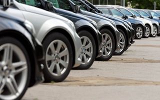 Mercato automobilistico europeo 2025: crescita del 2,4 % e picco di 7,6 % a dicembre con oltre 1,17 milioni di nuove immatricolazioni