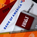 Trump impone un tetto al tasso di interesse delle carte di credito al 10%