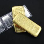 Oro oltre i 5.280 dollari: il dollaro crolla e la corsa ai beni rifugio si intensifica