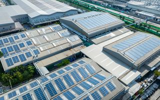 Plenitude e Zanasi Group: quattro anni di energia rinnovabile per la Ferrari