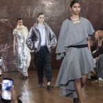 Lusso in crescita: titoli +2 % nel 2025, margini stabili e prospettive di rialzo per il 2026