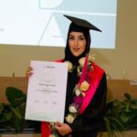 Afraa Al‑Noaimi ottiene il DBA alla SDA Bocconi: un nuovo traguardo per la sua carriera nella moda