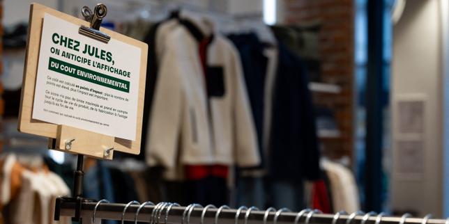 Carrefour e Coopérative U lanciano il costo ambientale: la nuova etichetta ecologica per i capi