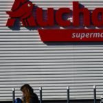 Auchan intende vendere 91 supermercati al Groupement Mousquetaires: la proposta in fase di consultazione