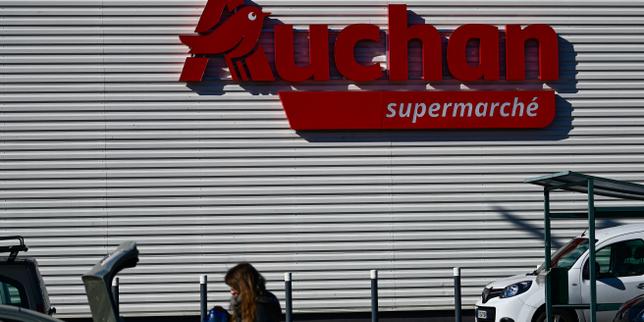 Auchan intende vendere 91 supermercati al Groupement Mousquetaires: la proposta in fase di consultazione