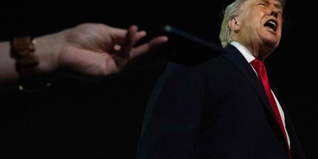 Trump minaccia dazi del 200 % sui vini e champagne francesi in risposta a Macron