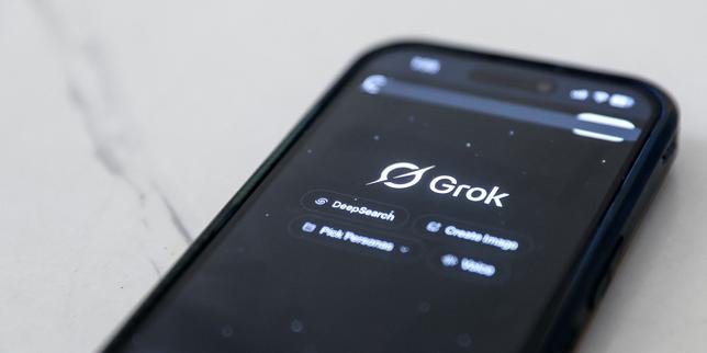 Commissione europea apre indagine su Grok per immagini false di donne e bambini nudi e impone restrizioni più severe a WhatsApp