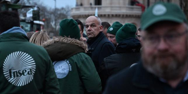 Lione in movimento: più di 30 trattori blocca la città per opporsi al Mercosur