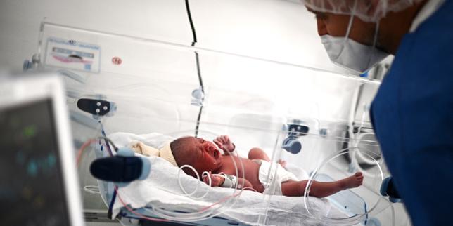 Padri in Francia: l'81% supera la settimana obbligatoria di congedo, il 59% sfrutta i 25 giorni previsti