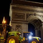 Trattori in marcia a Parigi: 150 agricoltori chiedono azioni immediate per la sovranità alimentare