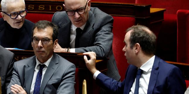 Allocation sociale unique: sospensione in attesa di bilancio, obiettivo di ridurre i diritti sociali non richiesti e favorire il ritorno al lavoro