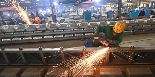 Sovrapproduzione cinese: l'equilibrio tra produzione, esportazioni e domanda interna