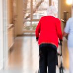 Invecchiamento in Francia: crescita economica rallenta e deficit sociali si allargano