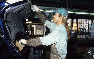 Giappone: produzione industriale novembre 2025 diminuisce del 2,7 % rispetto a ottobre