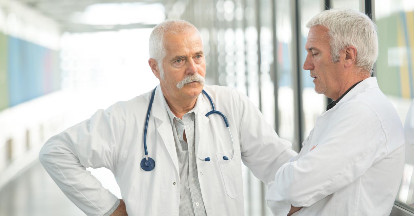 Il governo estende l'età di lavoro dei medici a 72 anni per contrastare la carenza di personale