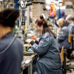 Economia globale in stallo: petrolio stabile, dollaro debole e incertezza geopolitica minacciano l'export italiano