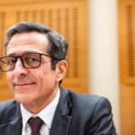 ARCOM: l’equilibrio di Martin Ajdari in una società polarizzata genera dissensi inevitabili