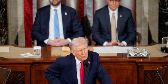 Trump celebra i suoi successi economici, ma il 60 % degli americani non crede in lui