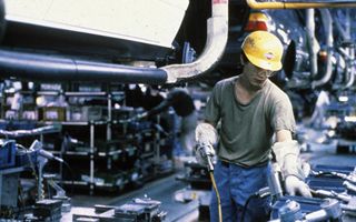 Produzione industriale giapponese a dicembre cresce dello 0,3 % superando le previsioni