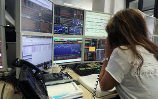 Mercati europei in equilibrio: Londra scende, Milano sale, inflazione e fondi di risparmio in gioco