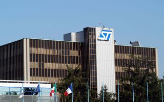 HSBC alza il target price di STMicroelectronics a 35 euro, STM resiste al mercato milanese